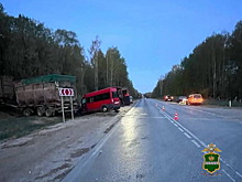 Один человек погиб, 11 ранены в ДТП с микроавтобусом