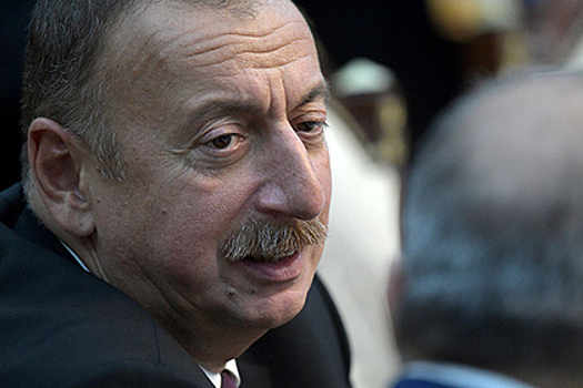 Глава Азербайджана подарил 255 квартир журналистам