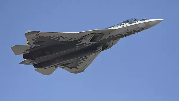 Нестандартную посадку Су-57 показали на видео