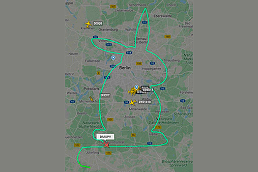 Пилот нарисовал в небе пасхального кролика