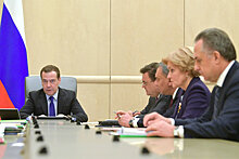 Медведев утвердил план развития нефтегазохимического сектора