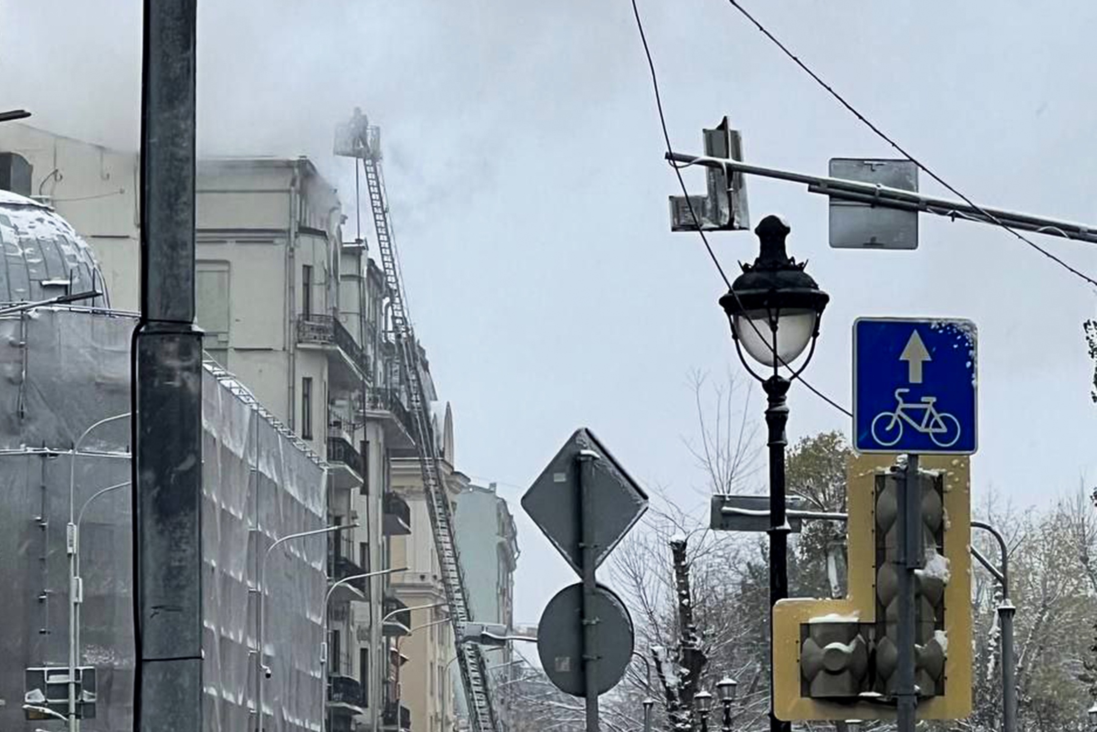 В центре Москвы горит дом Зураба Церетели