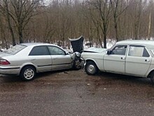 Под Тверью легковушка едва не столкнулась с большегрузом
