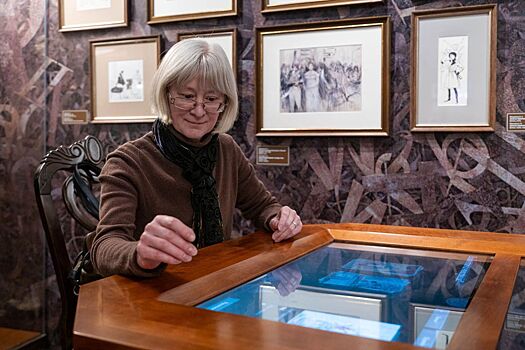 Платья, мундиры и авторские рукописи: какие экспонаты представлены на выставке «Лев Толстой. Война и мир. Ожившие страницы» на ВДНХ