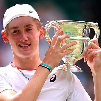 17-летний российский теннисист стал первой ракеткой мира среди юниоров