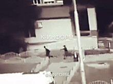 В сети появились кадры ликвидации напавшего на прохожих в Сургуте