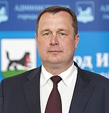 Евгению Дрокову вручили удостоверение и нагрудный знак депутата Думы Иркутска