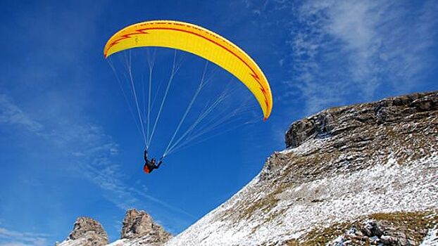Парапланерист совершил жесткую посадку в ущелье в КБР