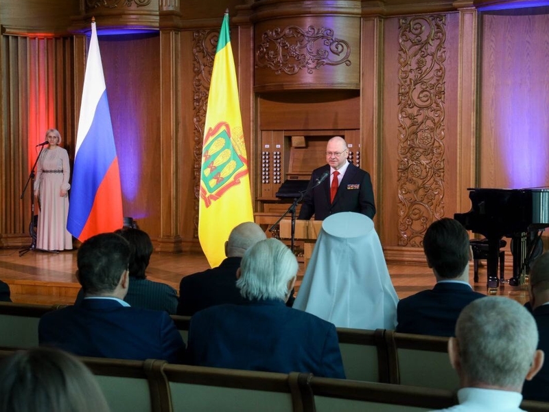 Олег Мельниченко вручил награды отличившимся жителям Пензенской области