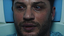Том Харди лежит в больнице в первом трейлере «Венома»