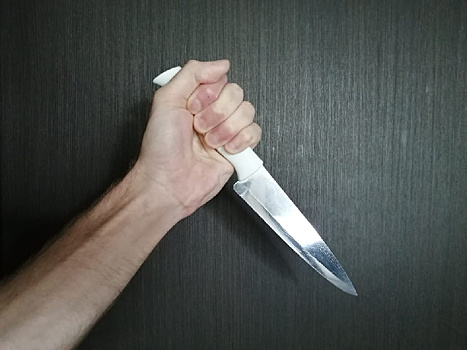 Житель Магдагачей жестоко расправился со своей собутыльницей при помощи ножа
