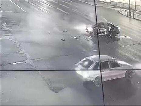 В Самаре пытавшийся скрыться от погони мотоциклист врезался в легковушку