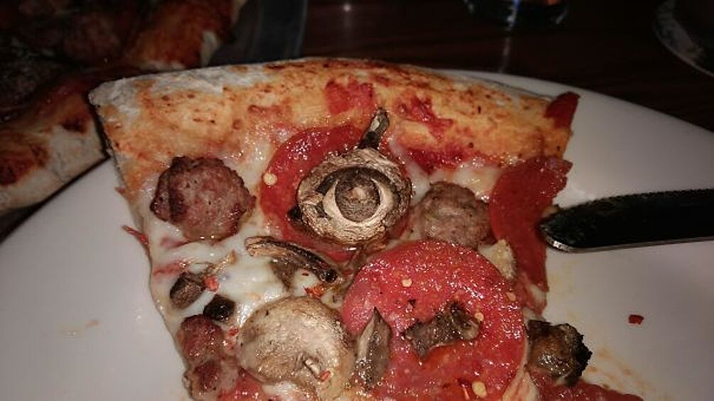 Всевидящее око на пицце.