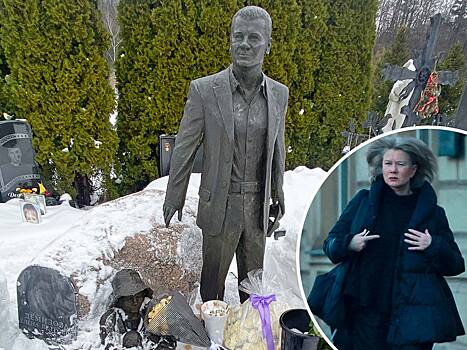«Наконец одумалась»: вдова Влада Галкина завалила его могилу цветами
