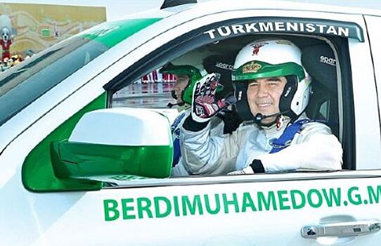 Президент Туркменистана решил заказать российский кабриолет Aurus Senat