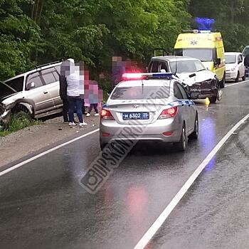 Во Владивостоке произошло ДТП на мокрой дороге