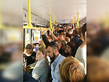 «Невозможно влезть»: самарцы опять пожаловались на давку в автобусе № 50