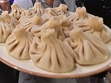 В Санкт-Петербурге женщина чуть не проглотила стекло, находившееся в хинкали