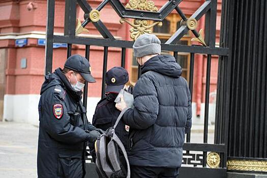 «Два, ноль, ноль, четыре, Константин, два, Ульяна». Один день с московским пропуском