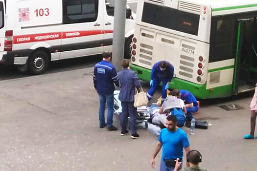 Источник назвал возможную причину аварии с автобусом, врезавшегося в остановку