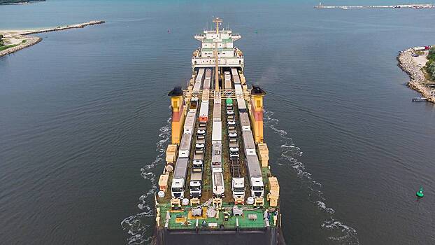 Более десяти человек пропали без вести при крушении грузового судна у берегов Тайваня