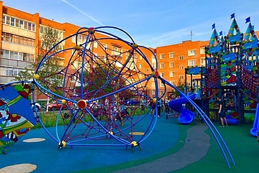 222 детские площадки появились в Подмосковье благодаря экономии бюджета