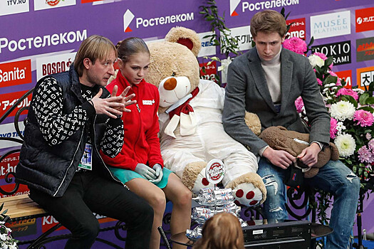 Этап Гран-при по фигурному катанию в Москве: Косторная уверенно выиграла короткую программу, Трусова – только 3-я. Видео