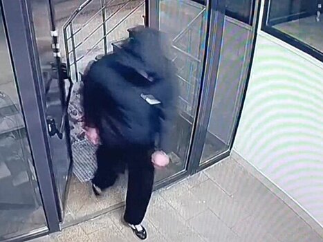 Молодой человек проник в офис в центре Москвы, чтобы дождаться открытия метро