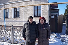 В Курской области пострадавшей при обстреле семье Крапивных дали новый дом