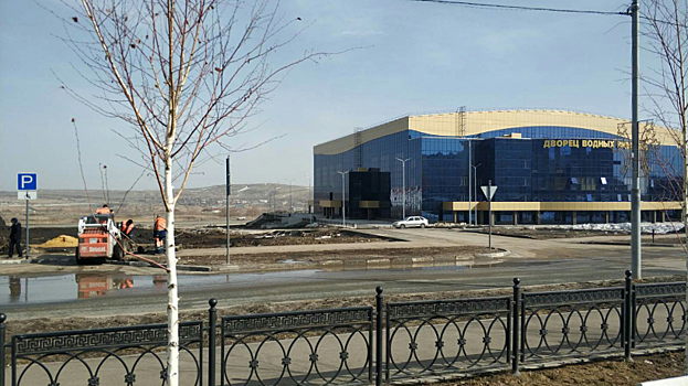 Коммунальщики начали приводить в порядок территории вокруг саратовского ДВВС