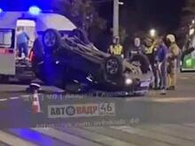От столкновения двух авто в Курске одно из них перевернулось