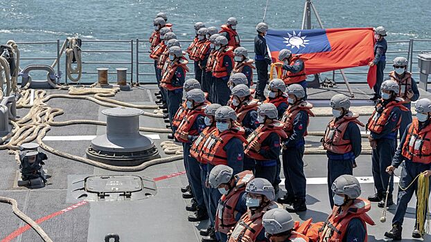 Китай направил к Тайваню шесть военных кораблей