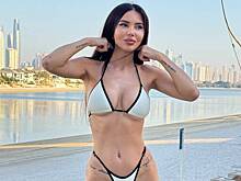 Оксана Самойлова похвасталась фигурой в крошечном бикини