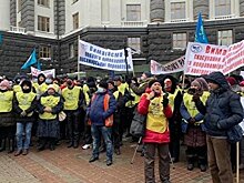 «Нет рабству!» Сотни железнодорожников вышли протестовать к Кабмину