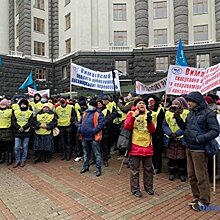 «Нет рабству!» Сотни железнодорожников вышли протестовать к Кабмину