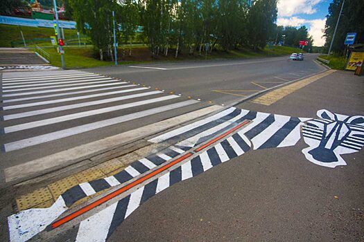 В Красноярске появился первый «лежачий» светофор