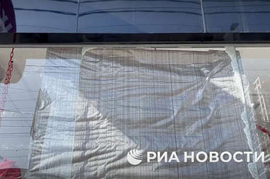 В Краснодаре выбило витрину магазина одежды, на крышу которого ночью упал дрон