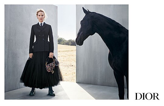 Dior показали кампанию круизной коллекции с Дженнифер Лоуренс