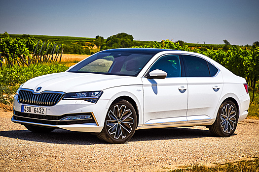 Российский Skoda Superb обзавёлся мощными моторами и полным приводом