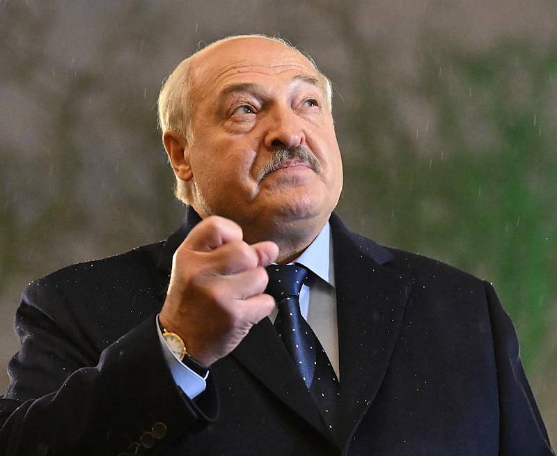 Лукашенко «окунулся» в импортозамещение «Макдоналдса»