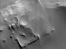 Дача Илона Маска: ученые NASA нашли огромное квадратное здание на Марсе