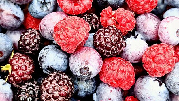 Гастроэнтеролог предупредила о вреде популярной сезонной ягоды