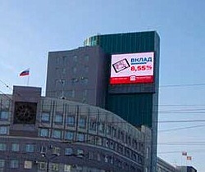 На площади Революции появился новый огромный экран от "Амиго-Медиа"