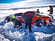 Видео: Lamborghini Aventador на гусеницах застрял во время первых тестов