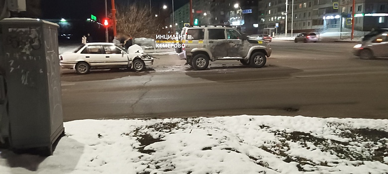 ДТП произошло на перекрестке в Кемерове