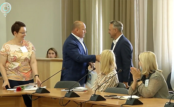 Медалями наградили лучших медиков областной больницы