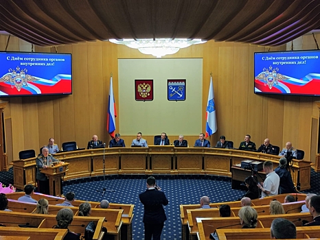 Спикер ЗС Ленинградской области Сергей Бебенин поздравил сотрудников полиции с профессиональным праздником