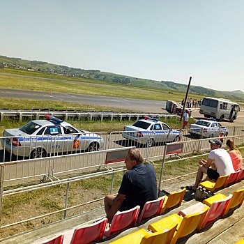 Гонки сотрудников ГИБДД на патрульных машинах прошли в Красноярске