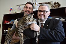 Толстый кот Виктор посетил Генконсульство США
