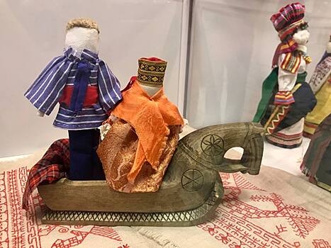 На выставке кукол и шитья в "Меридиане" выставили работы зюзинского педагога